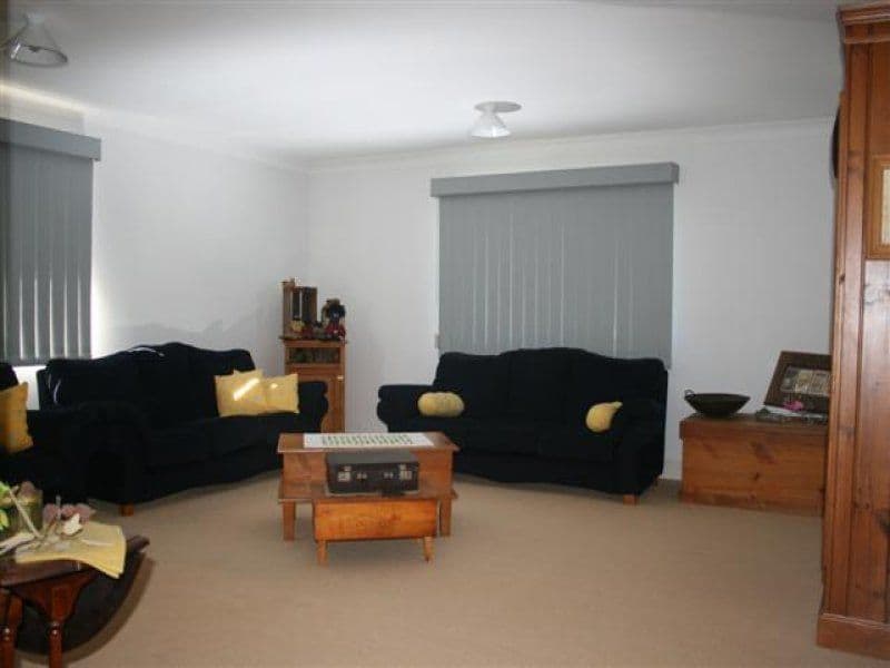 117 Currey Street, ROMA QLD 4455, Roma - Thumbnail 2
