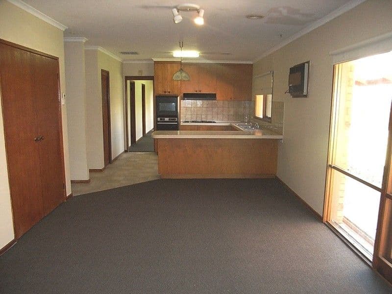 21 Adelaide Crescent, ECHUCA VIC 3564, Echuca - Thumbnail 3