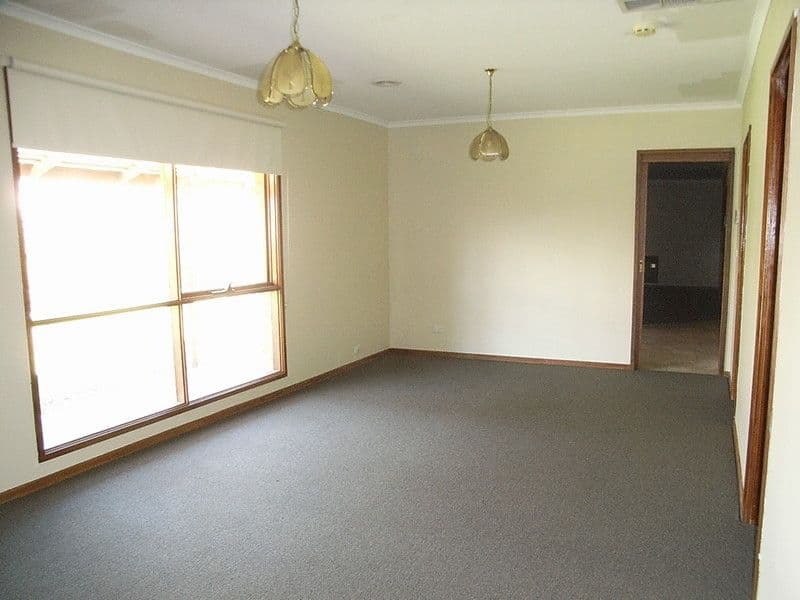 21 Adelaide Crescent, ECHUCA VIC 3564, Echuca - Thumbnail 4