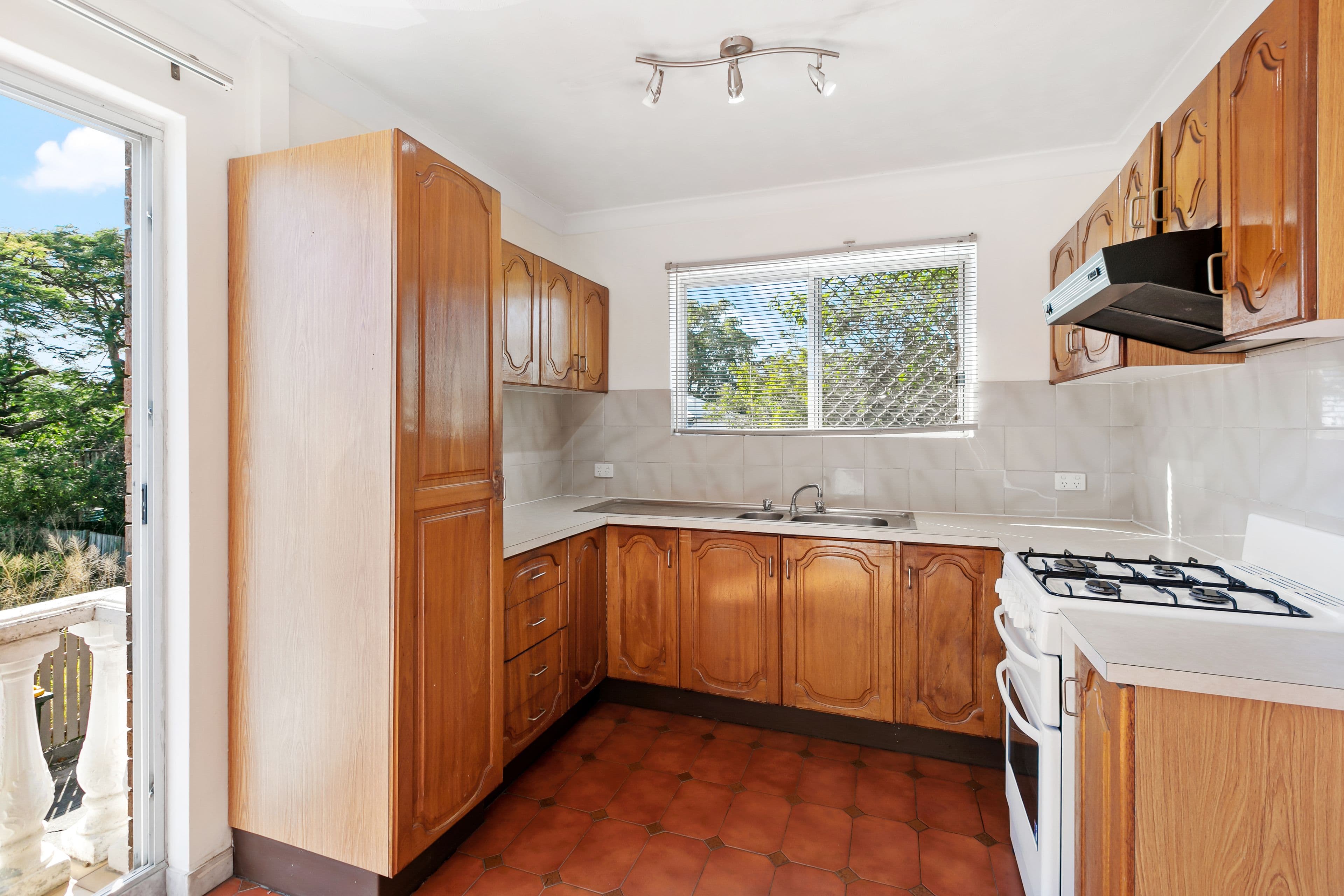 88 Victoria Terrace, Greenslopes QLD 4120, Greenslopes - Thumbnail 3