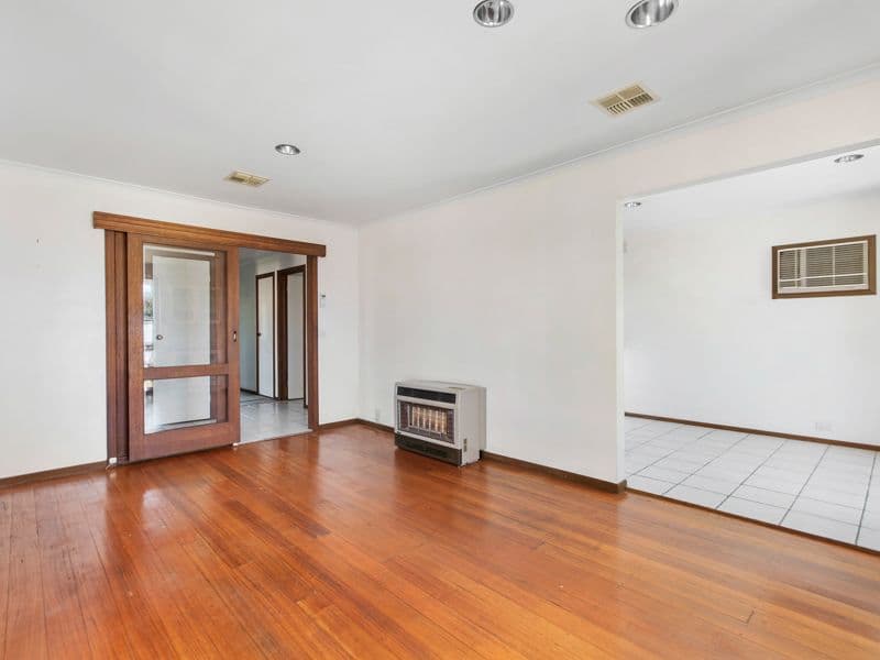 14 Hornbuckle Crescent, Melton VIC 3337, Melton - Thumbnail 6