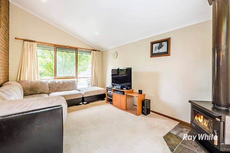 27 Maltravers Crescent, Cranbourne North VIC 3977, Cranbourne North - Thumbnail 2