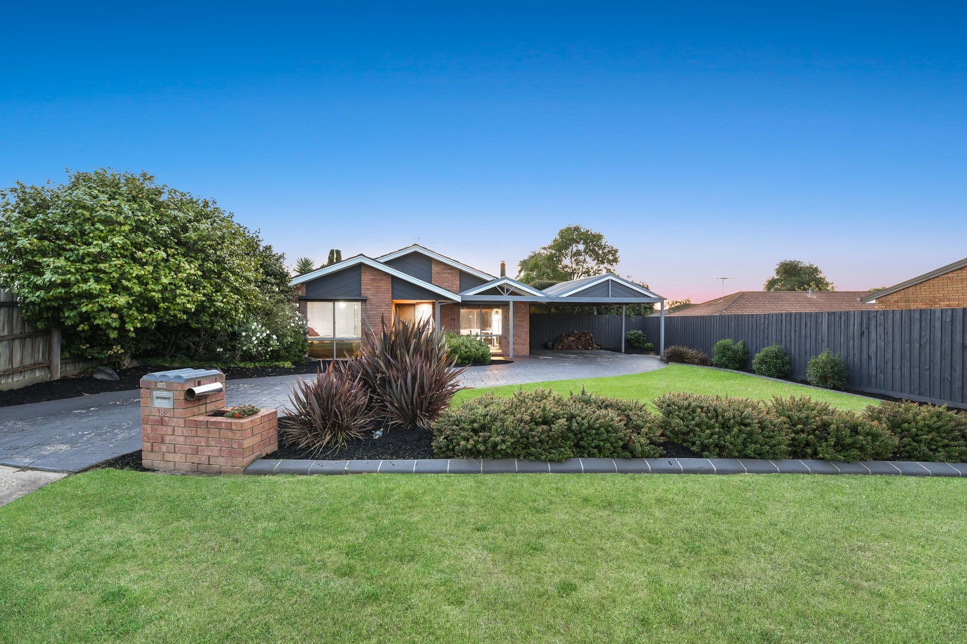 8 Barber Court, Berwick VIC 3806, Berwick - Thumbnail 2