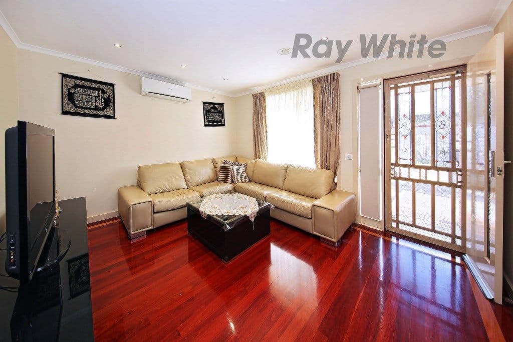 42 Karinya Close, Werribee VIC 3030, Werribee - Thumbnail 3