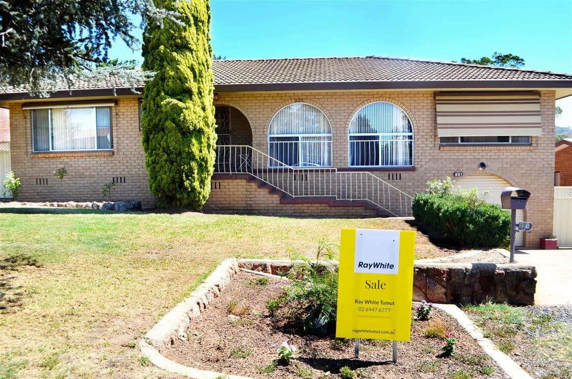 221 Capper Street, Tumut - Image 1