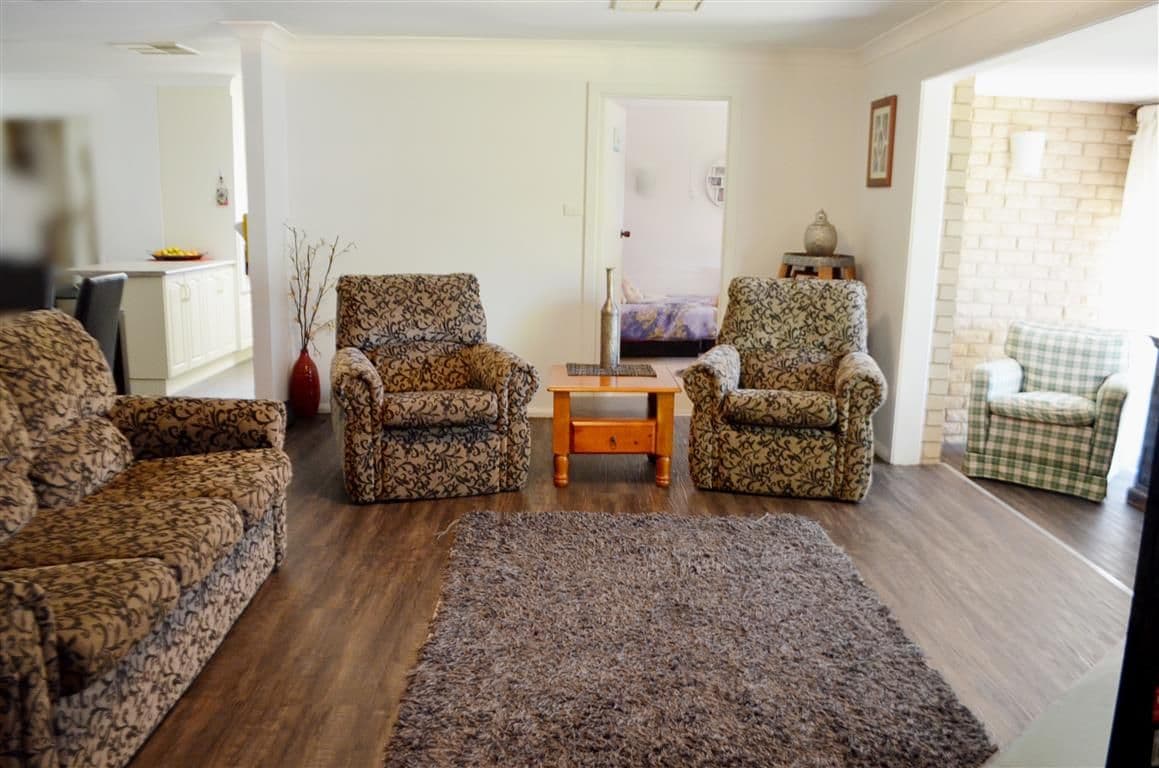 221 Capper Street, Tumut - Thumbnail 2