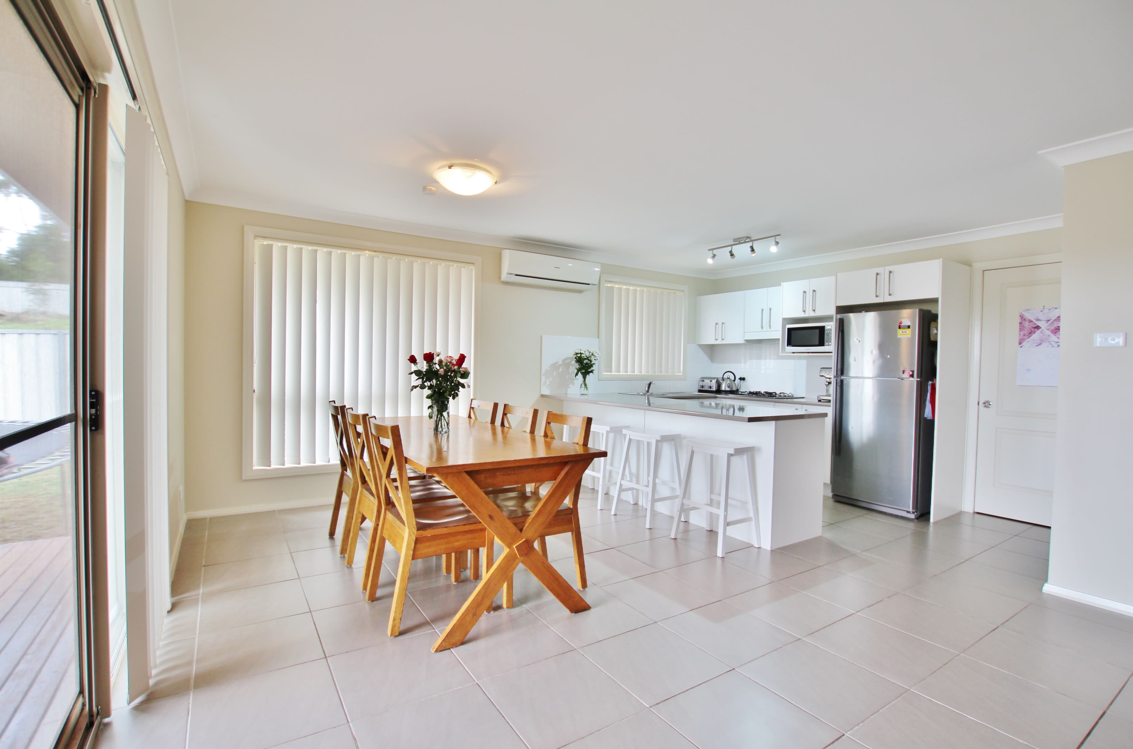 6 Henry Place, Young - Thumbnail 2
