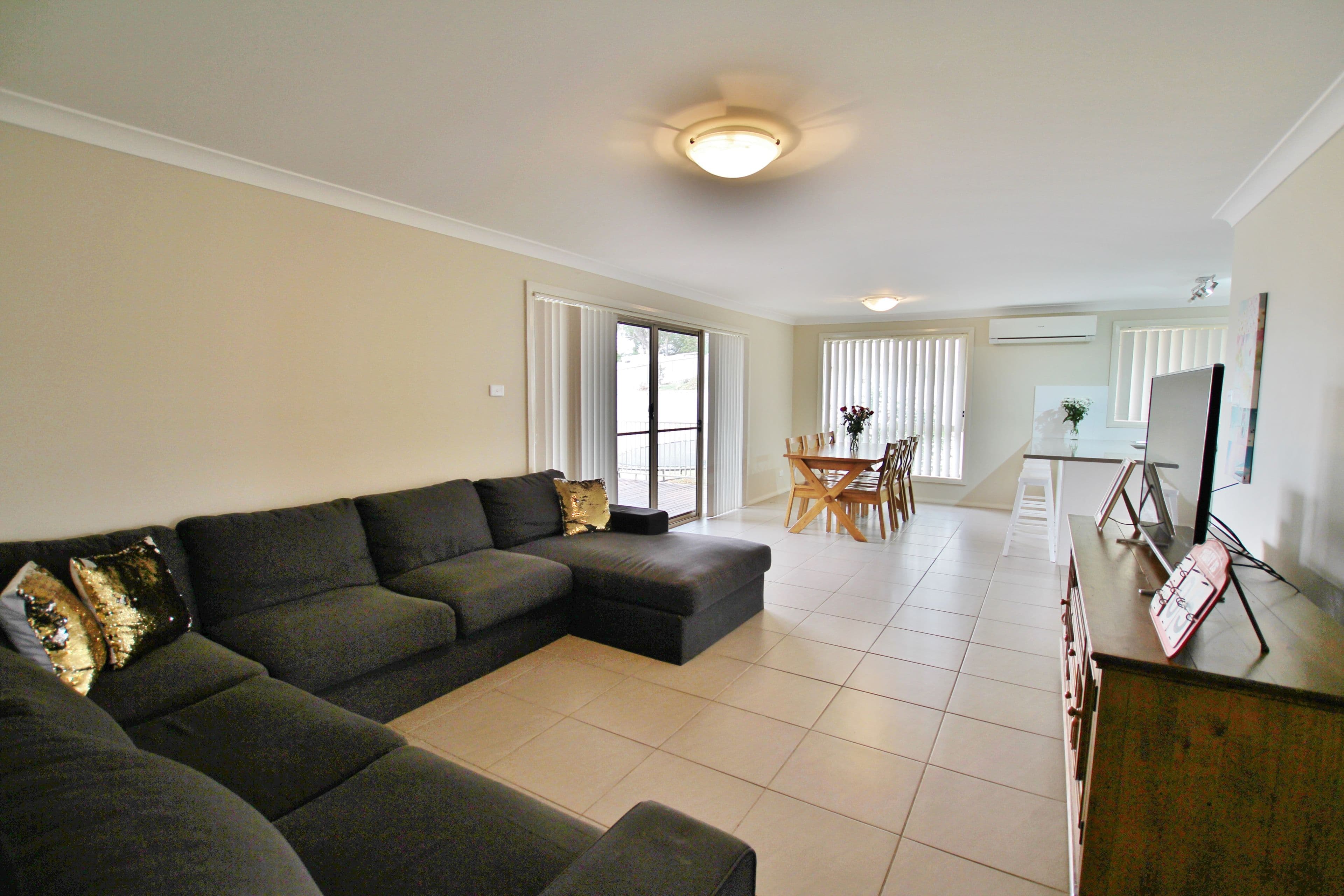 6 Henry Place, Young - Thumbnail 4