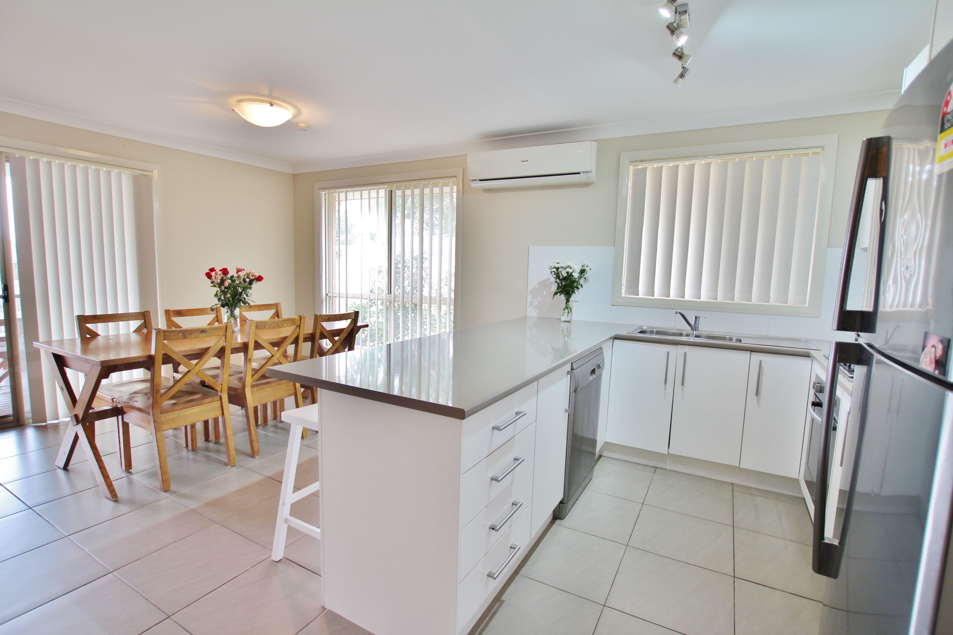 6 Henry Place, Young - Thumbnail 5