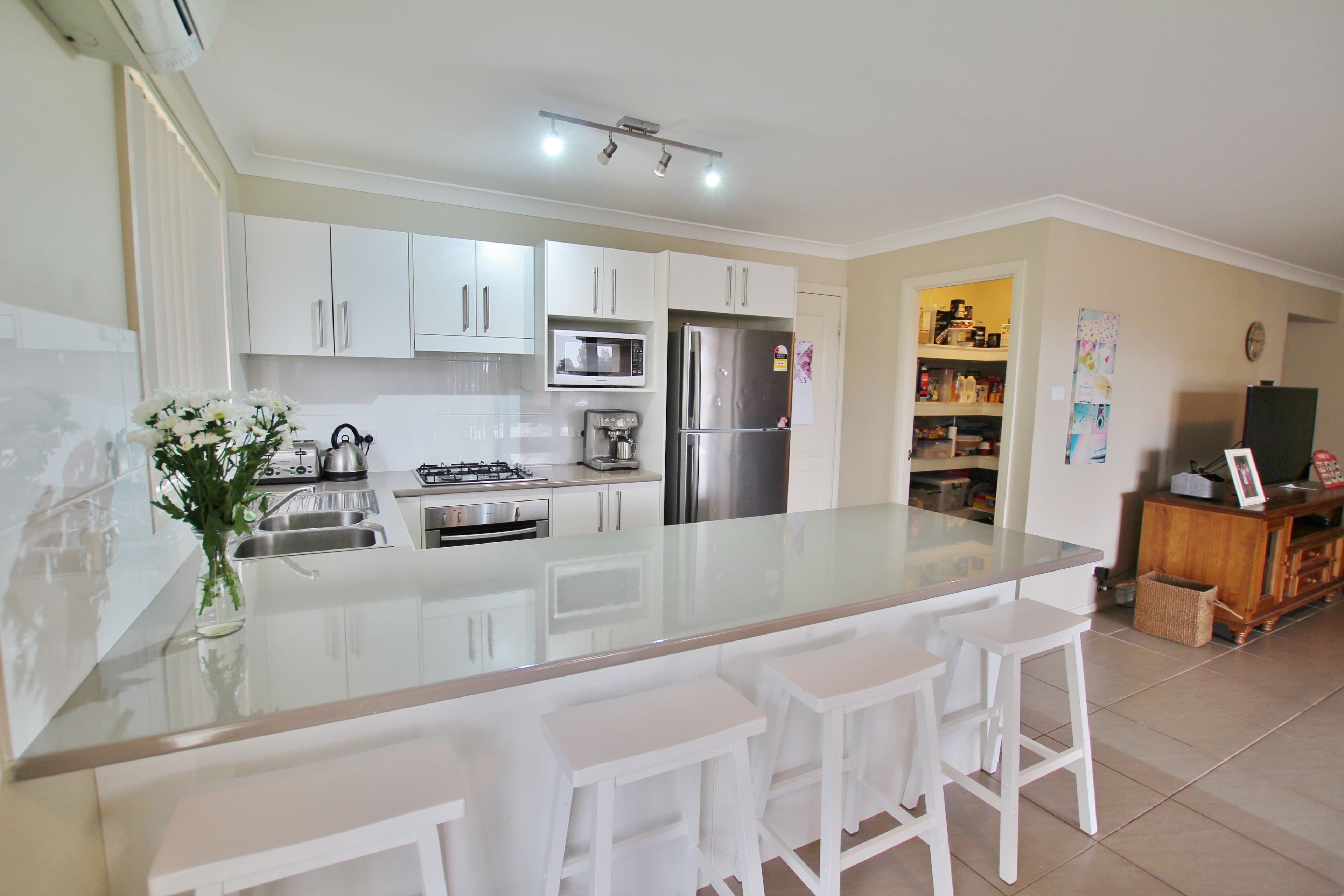 6 Henry Place, Young - Thumbnail 6
