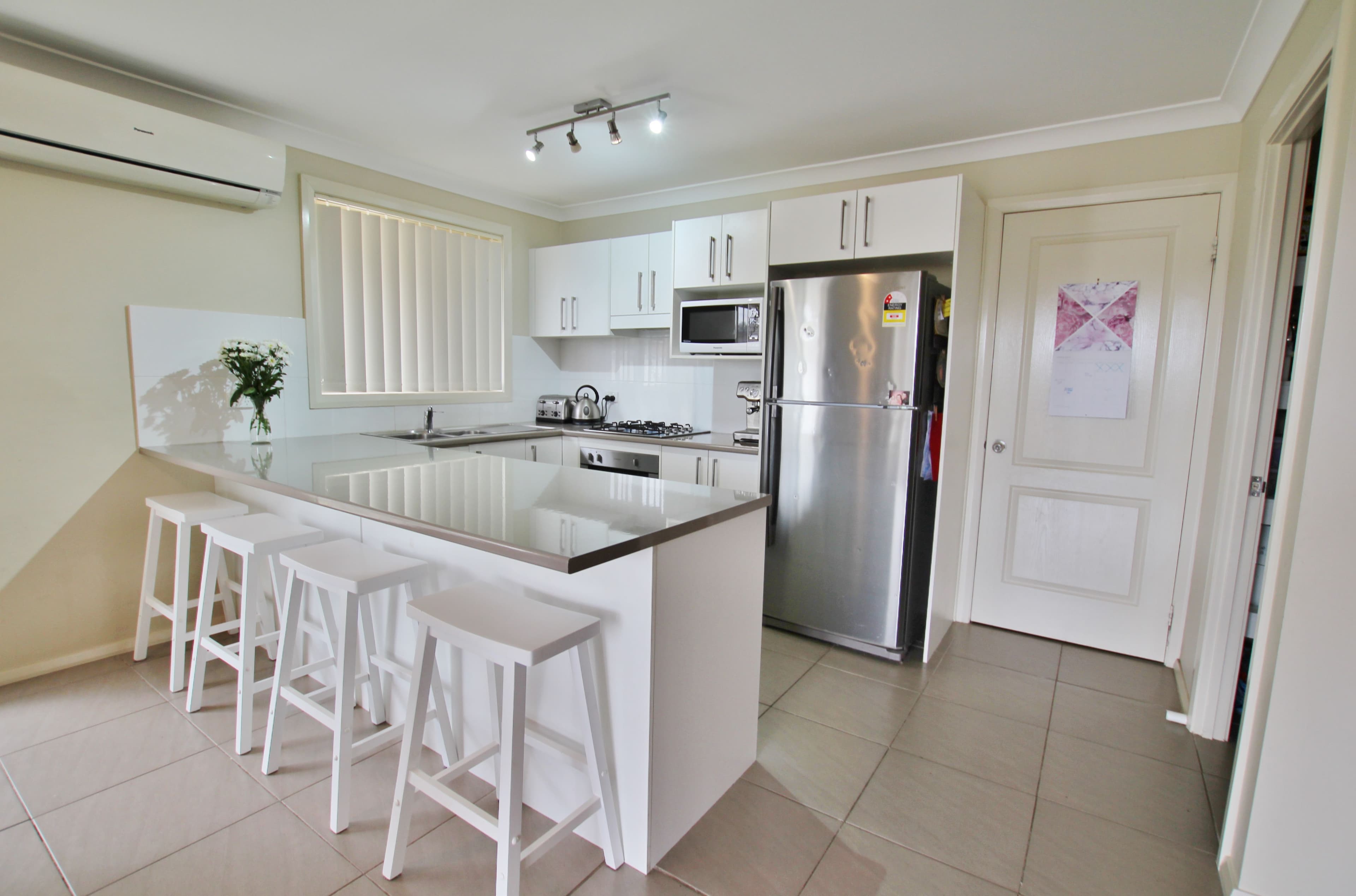 6 Henry Place, Young - Thumbnail 7