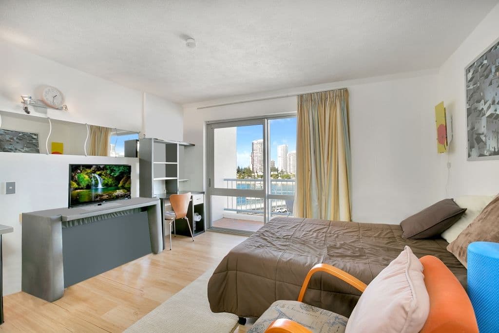 83 Brighton Parade, SOUTHPORT QLD 4215, Southport - Thumbnail 4