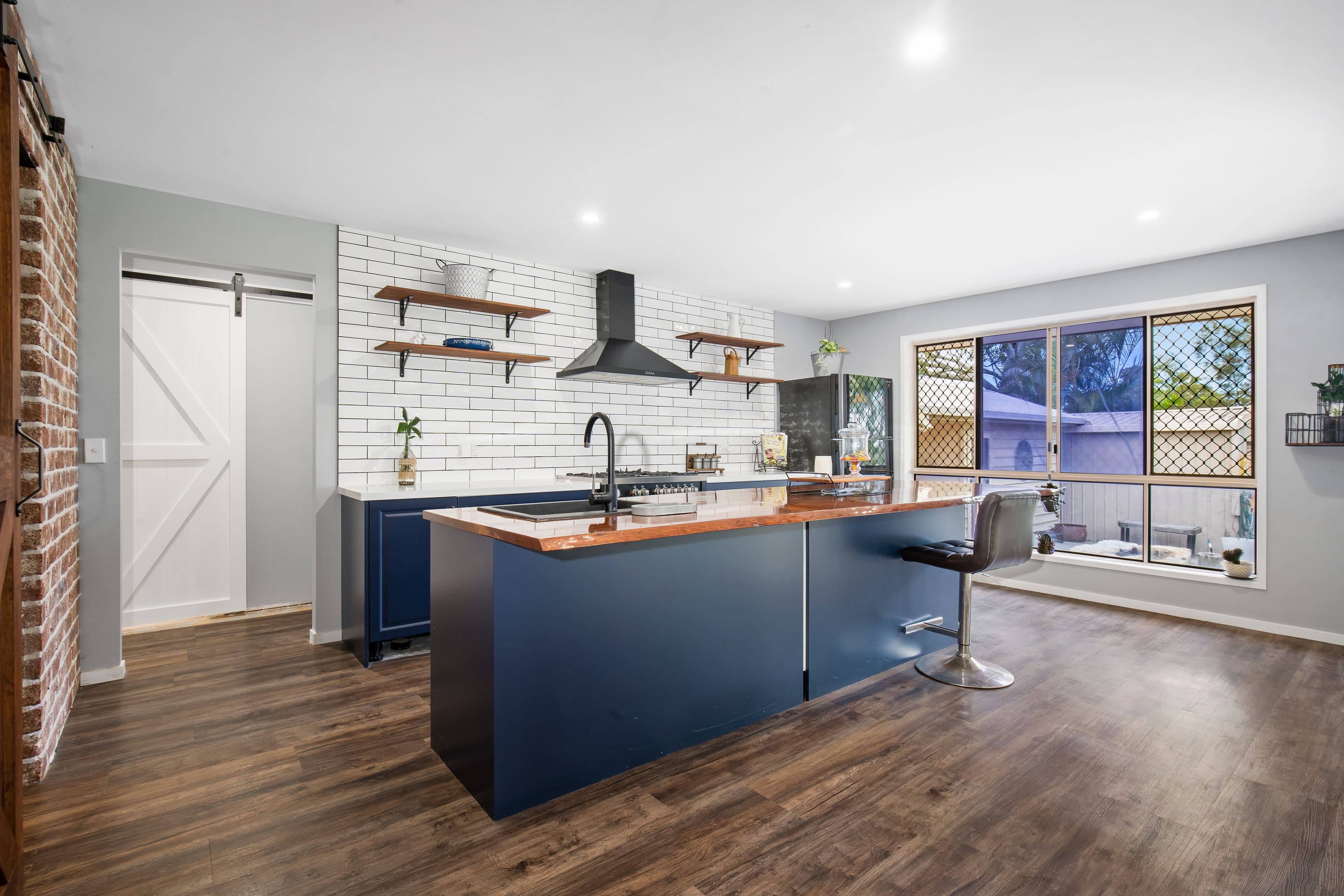 11 Paul Court, Carrara QLD 4211, Carrara - Thumbnail 2
