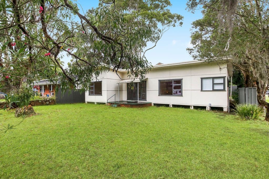 240 Lakedge Avenue, Berkeley Vale NSW 2261, Berkeley Vale - Thumbnail 2