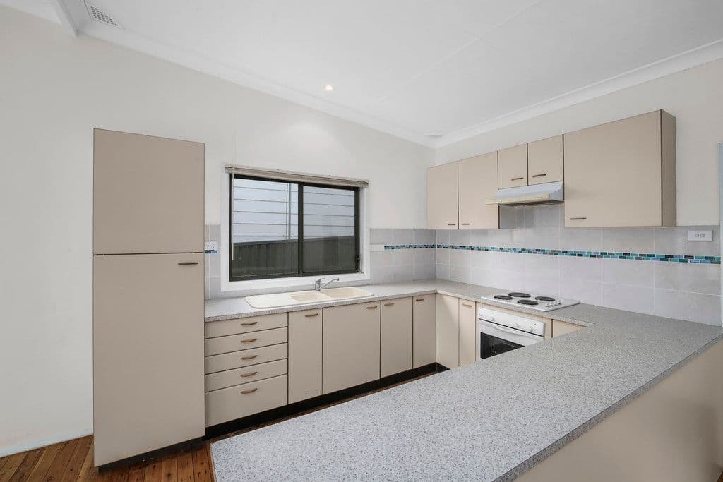 240 Lakedge Avenue, Berkeley Vale NSW 2261, Berkeley Vale - Thumbnail 3