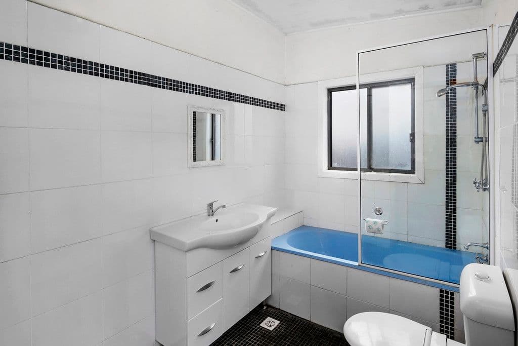 240 Lakedge Avenue, Berkeley Vale NSW 2261, Berkeley Vale - Thumbnail 4