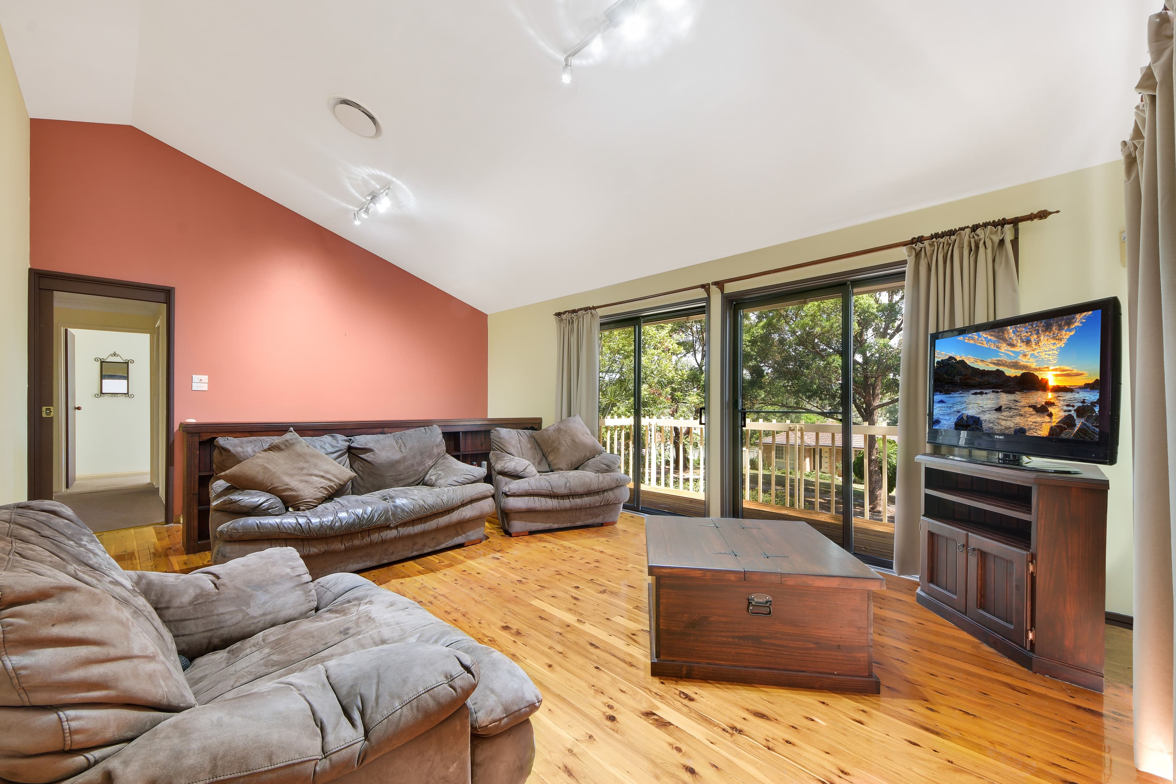24 Harthouse Road, Ambarvale - Image 1