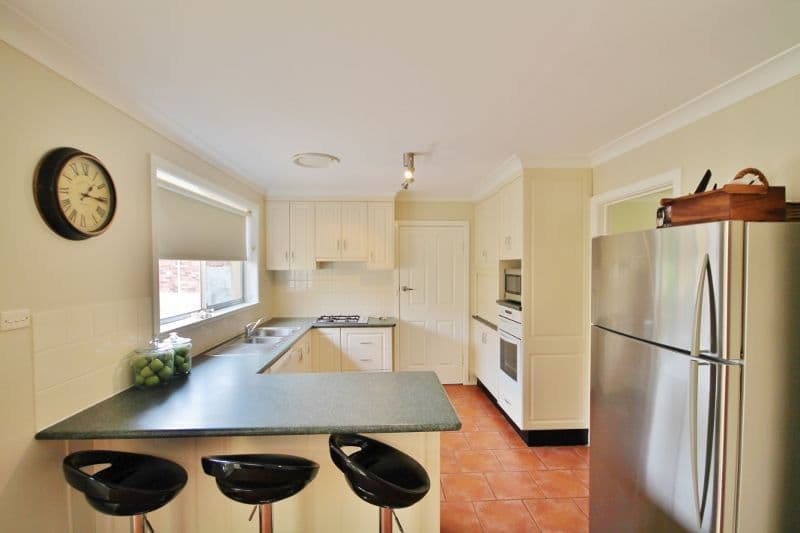 74 Blackett Avenue, YOUNG NSW 2594, Young - Thumbnail 4