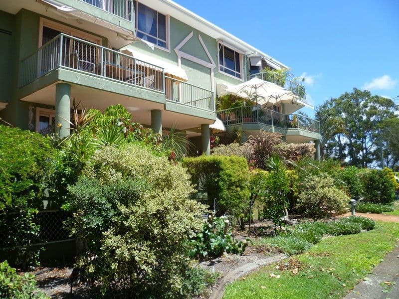 7 Esplanade West, PARADISE POINT QLD 4216, Paradise Point - Thumbnail 2
