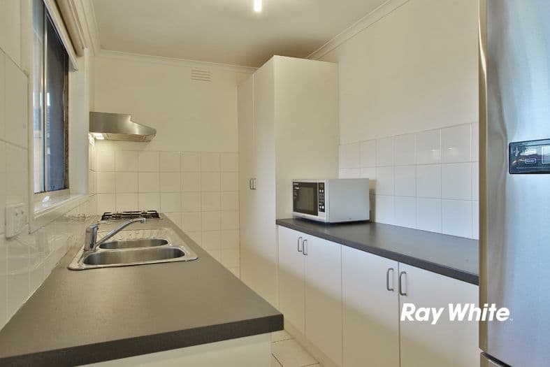 8 Valerie Drive, Cranbourne VIC 3977, Cranbourne - Thumbnail 2