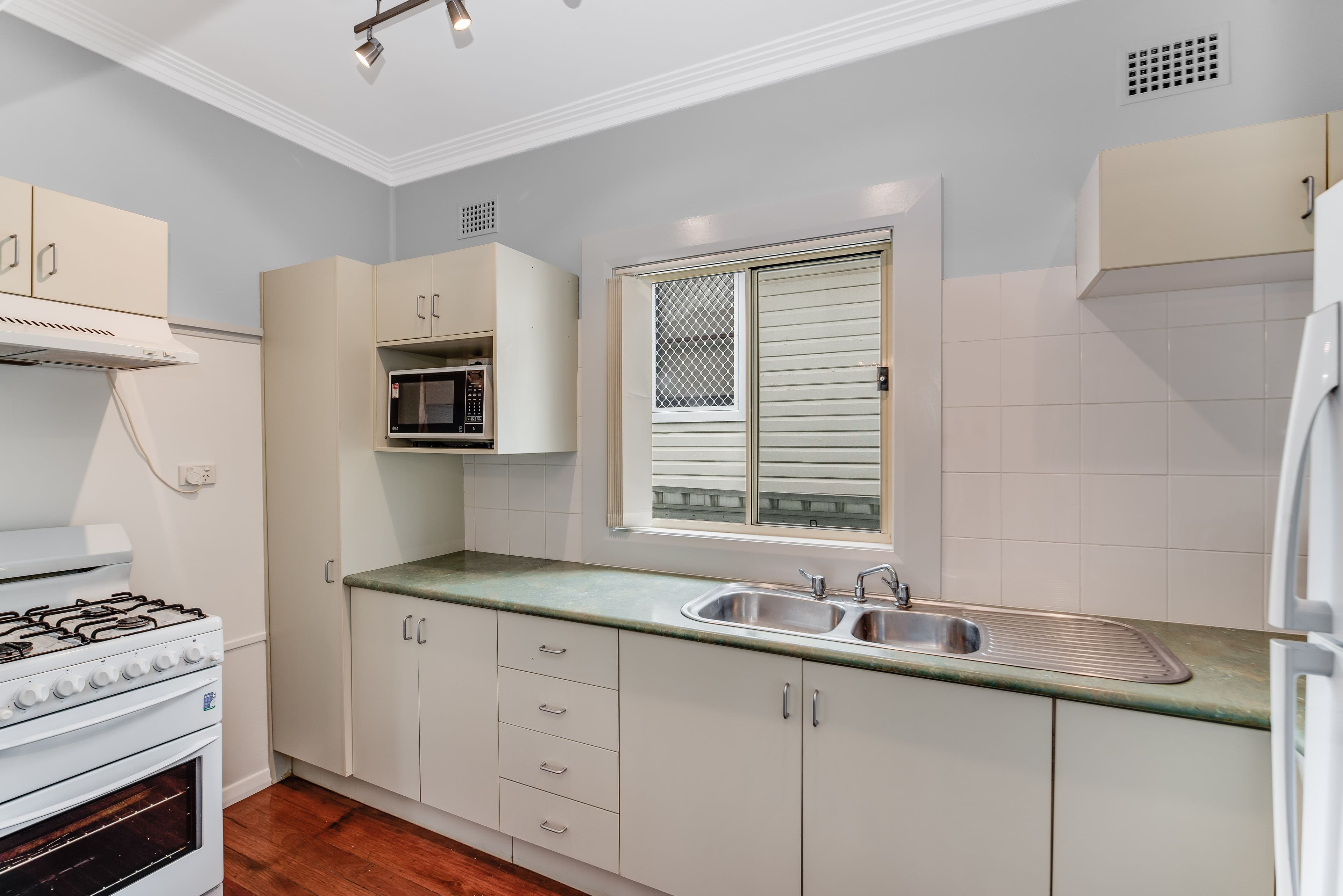 9 Second Avenue, Rutherford NSW 2320, Rutherford - Thumbnail 4