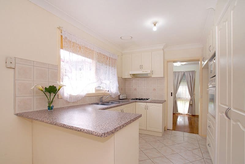 5 William Perry Close, ENDEAVOUR HILLS VIC 3802, Endeavour Hills - Thumbnail 2