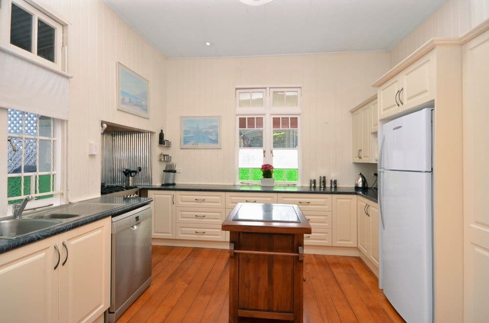 21  Bundah Street, CAMP HILL QLD 4152, Camp Hill - Thumbnail 2