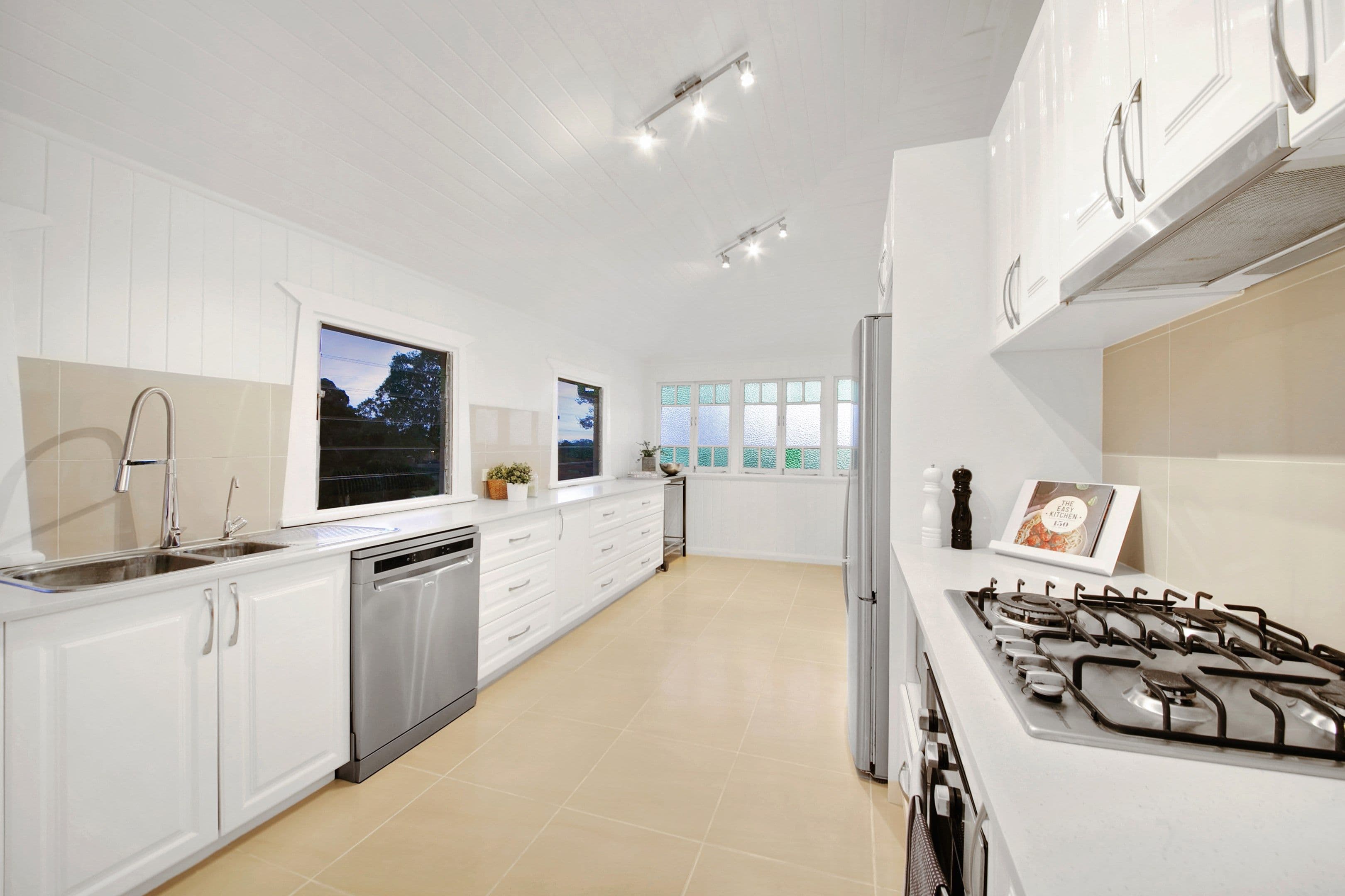 2 Michael Place, Oxley QLD 4075, Oxley - Thumbnail 3