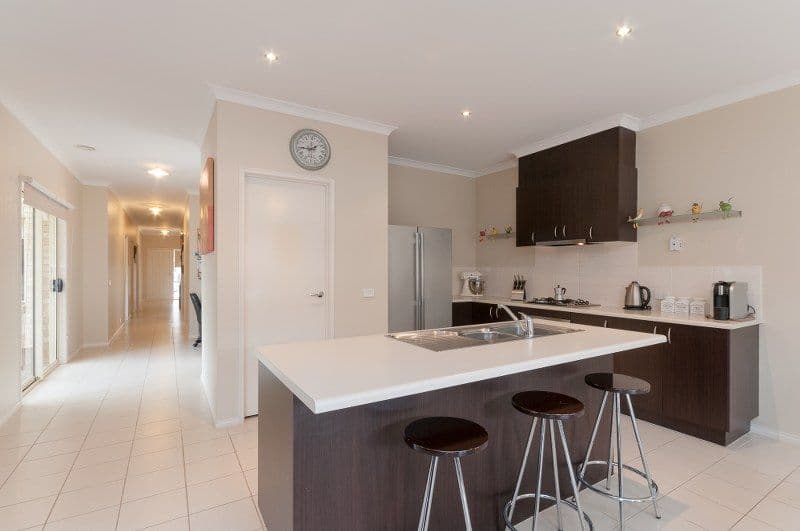15 Cheltenham Close, CRAIGIEBURN VIC 3064, Craigieburn - Thumbnail 3