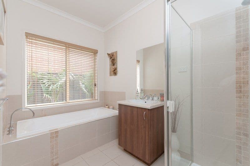 15 Cheltenham Close, CRAIGIEBURN VIC 3064, Craigieburn - Thumbnail 8