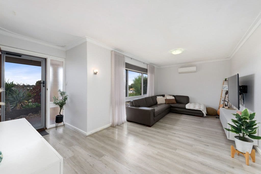 17 Windsor Place, Kallaroo WA 6025, Kallaroo - Thumbnail 4