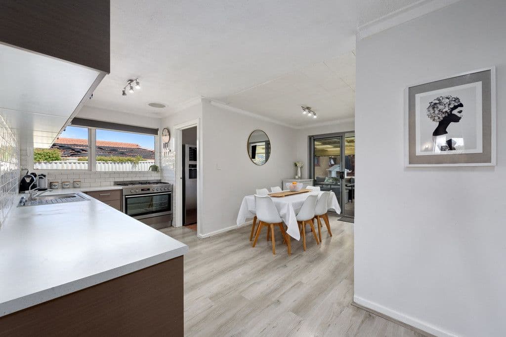 17 Windsor Place, Kallaroo WA 6025, Kallaroo - Thumbnail 6