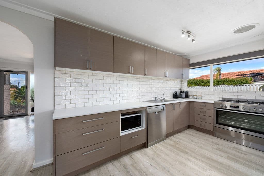 17 Windsor Place, Kallaroo WA 6025, Kallaroo - Thumbnail 8
