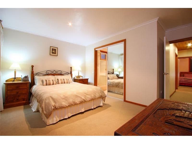 13 Medora Avenue, BUNDOORA VIC 3083, Bundoora - Thumbnail 6