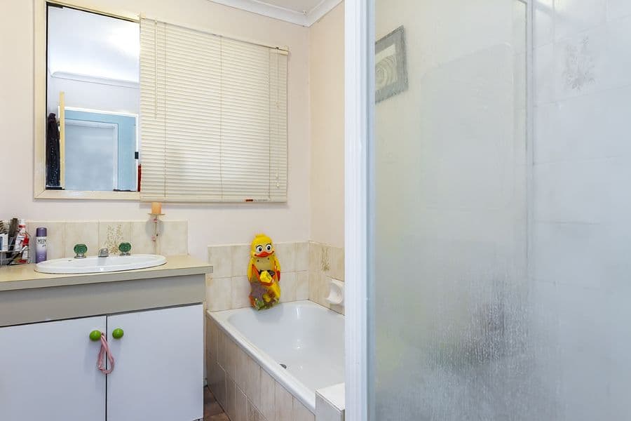 44 Callanan Drive, MELTON SOUTH VIC 3338, Melton South - Thumbnail 7