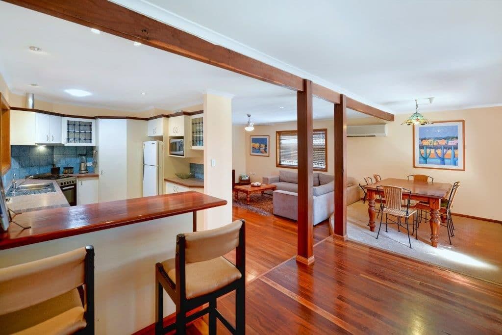17 Lesley Avenue, MIAMI QLD 4220, Miami - Thumbnail 2