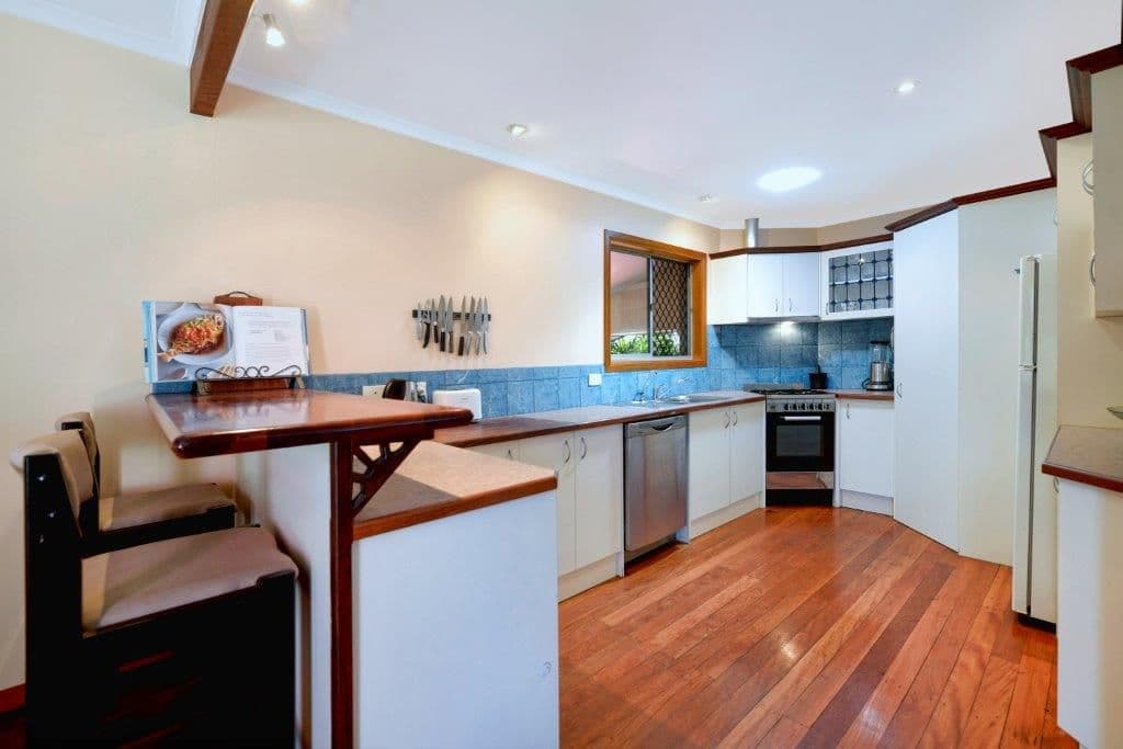 17 Lesley Avenue, MIAMI QLD 4220, Miami - Thumbnail 4