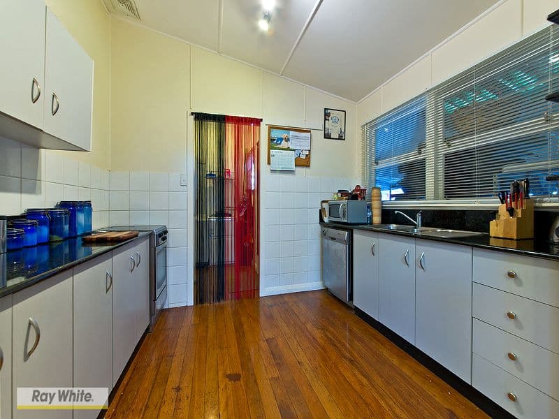 175 Scarborough Road, REDCLIFFE QLD 4020, Redcliffe - Thumbnail 5