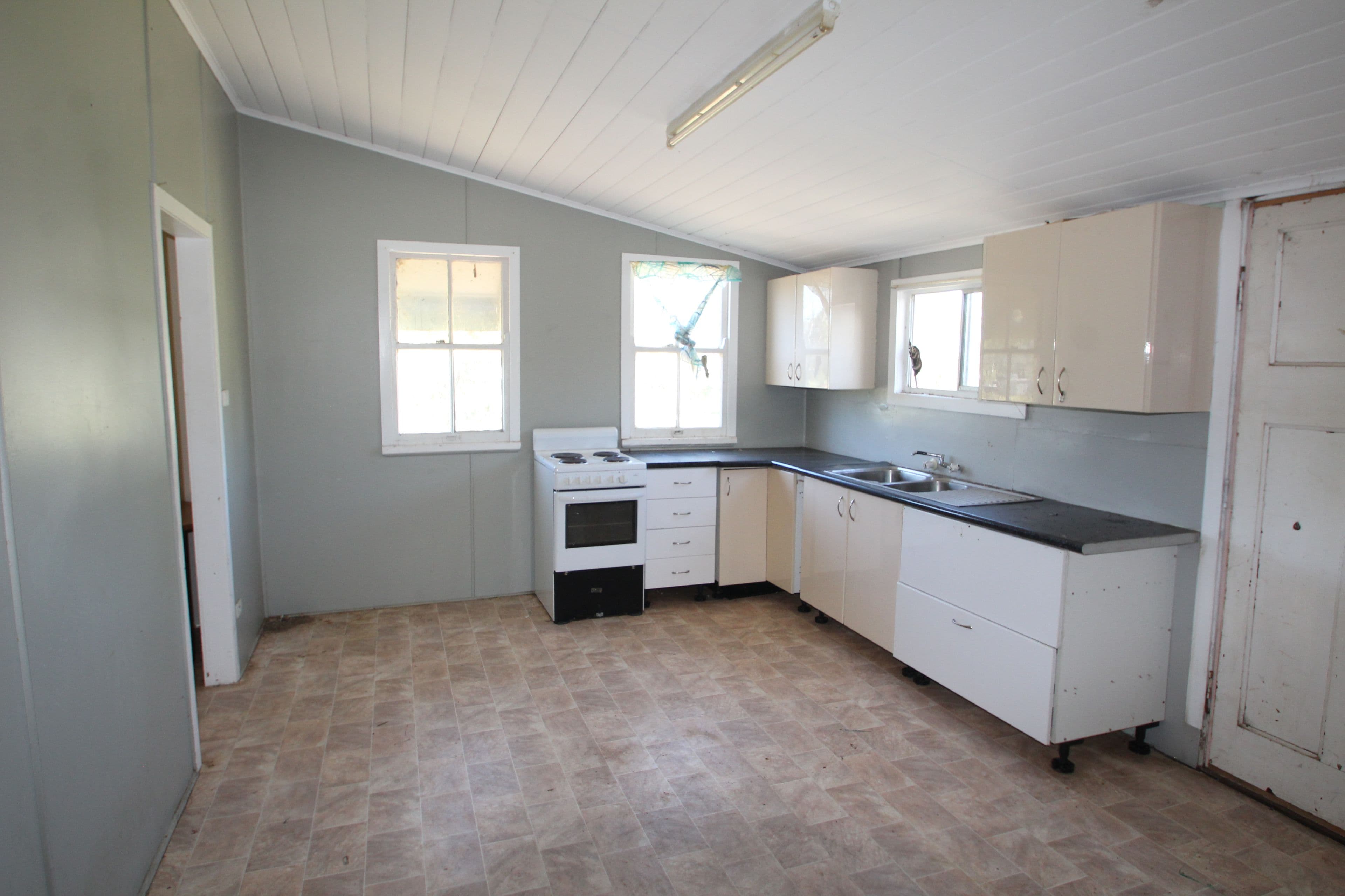 28 White Street, Pratten QLD 4370, Pratten - Thumbnail 5