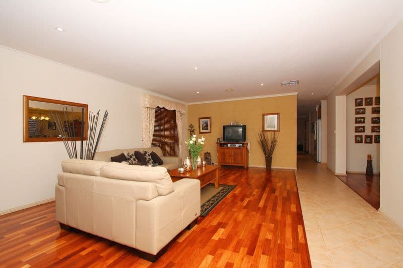40 Allwyn Crescent, MILL PARK VIC 3082, Mill Park - Thumbnail 7