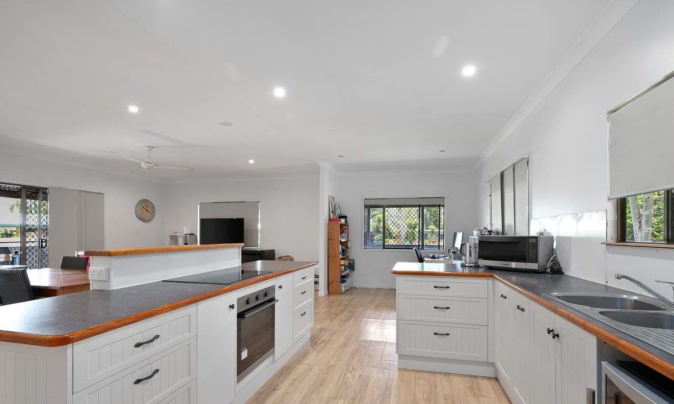 18 Morse Street, Emerald QLD 4720, Emerald - Thumbnail 5