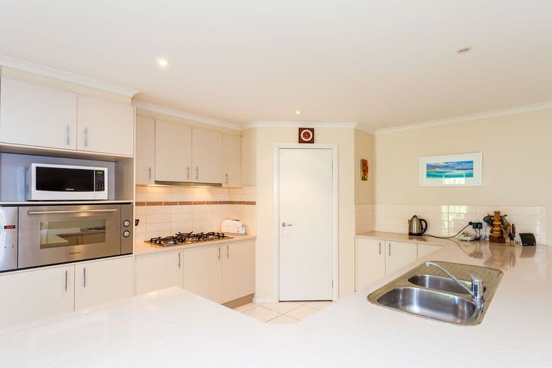 82 Fogarty Avenue, HIGHTON VIC 3216, Highton - Thumbnail 5