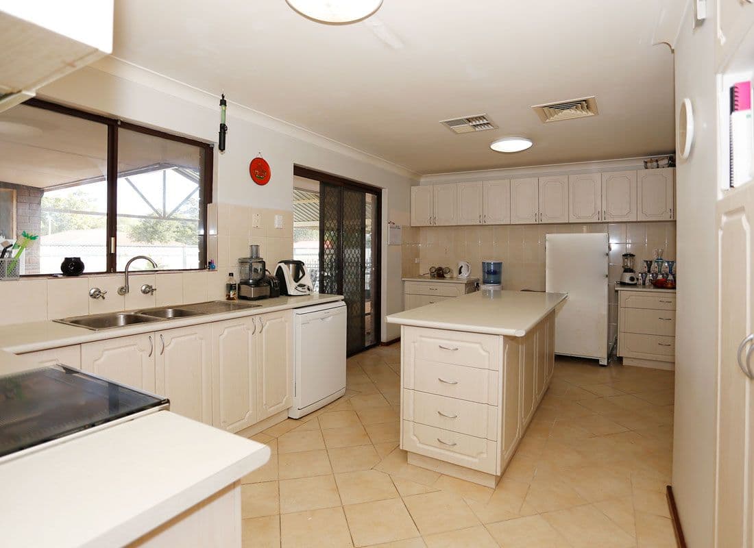 32 Parkfield Road, KELMSCOTT WA 6111, Kelmscott - Thumbnail 2