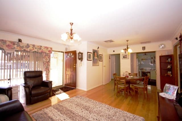 4 Ellerby Way, KOONDOOLA WA 6064, Koondoola - Thumbnail 3