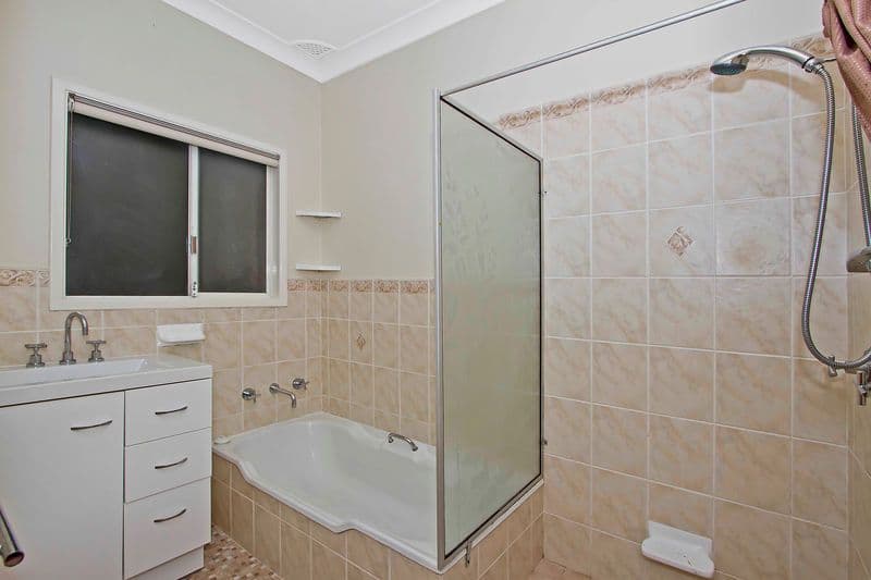 7 Egerton Place, WYOMING NSW 2250, Wyoming - Thumbnail 5