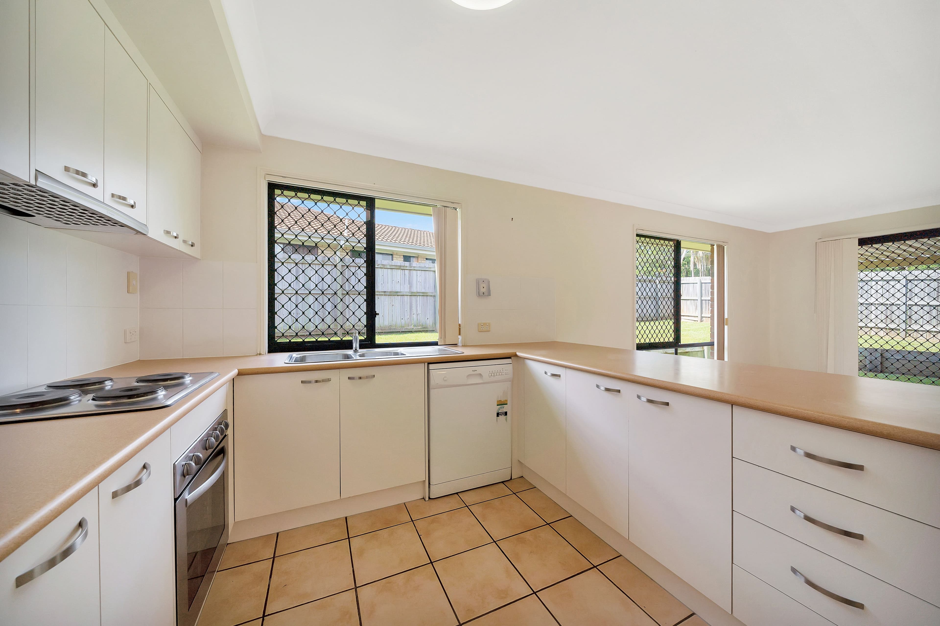 27 Cherokee Place, Heritage Park QLD 4118, Heritage Park - Thumbnail 4