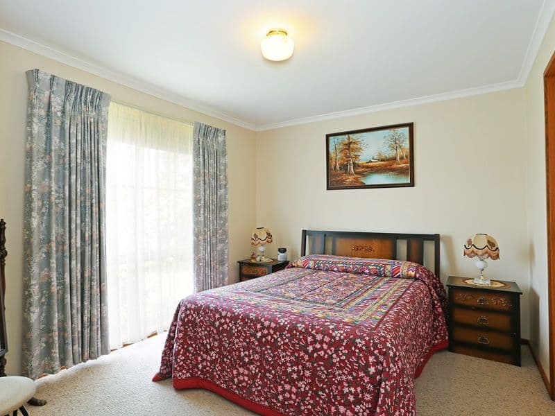 31 Jenolan Avenue, GROVEDALE VIC 3216, Grovedale - Thumbnail 7