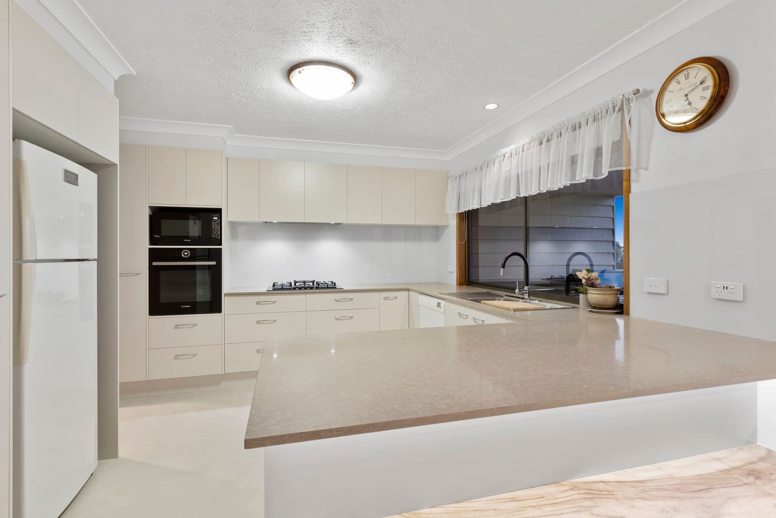 14 Jandakot Court, Elanora QLD 4221, Elanora - Thumbnail 7