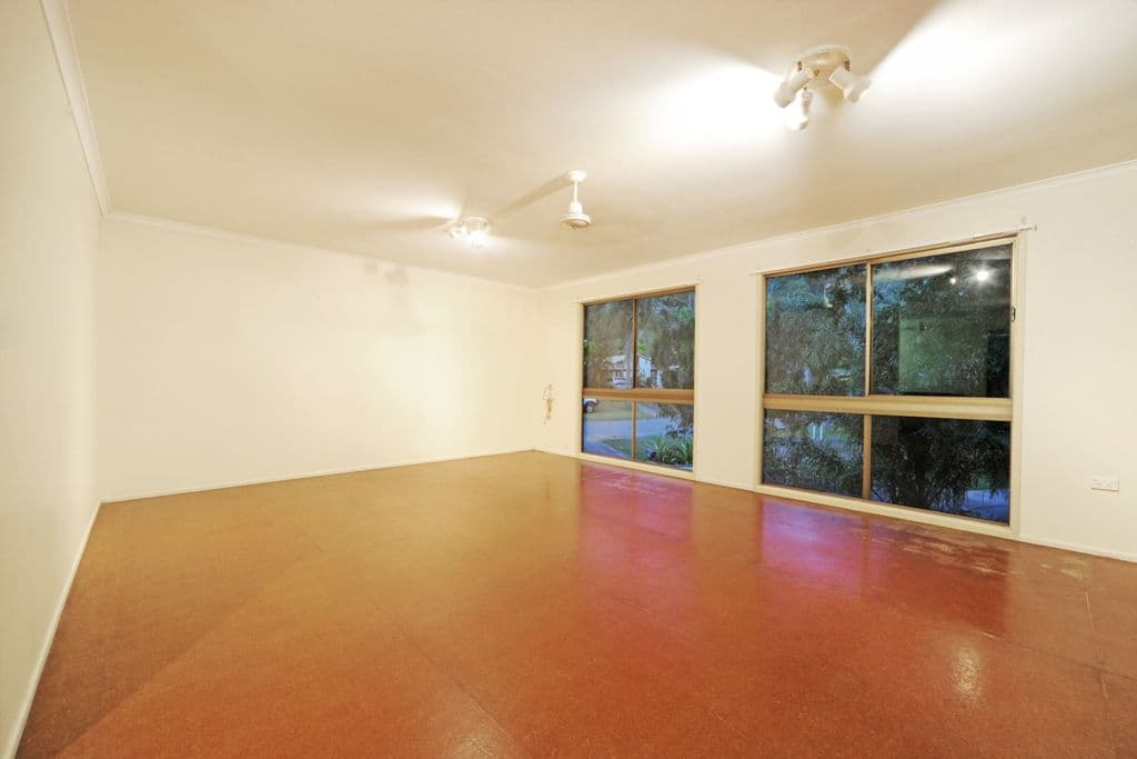 8 Iluka Street, CANNONVALE QLD 4802, Cannonvale - Thumbnail 3