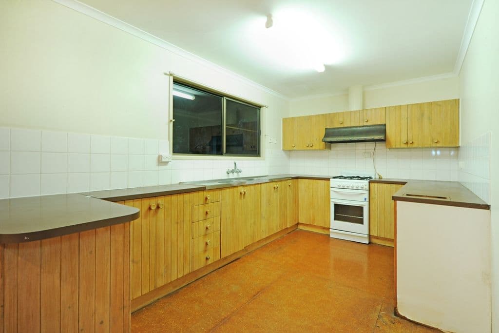 8 Iluka Street, CANNONVALE QLD 4802, Cannonvale - Thumbnail 4